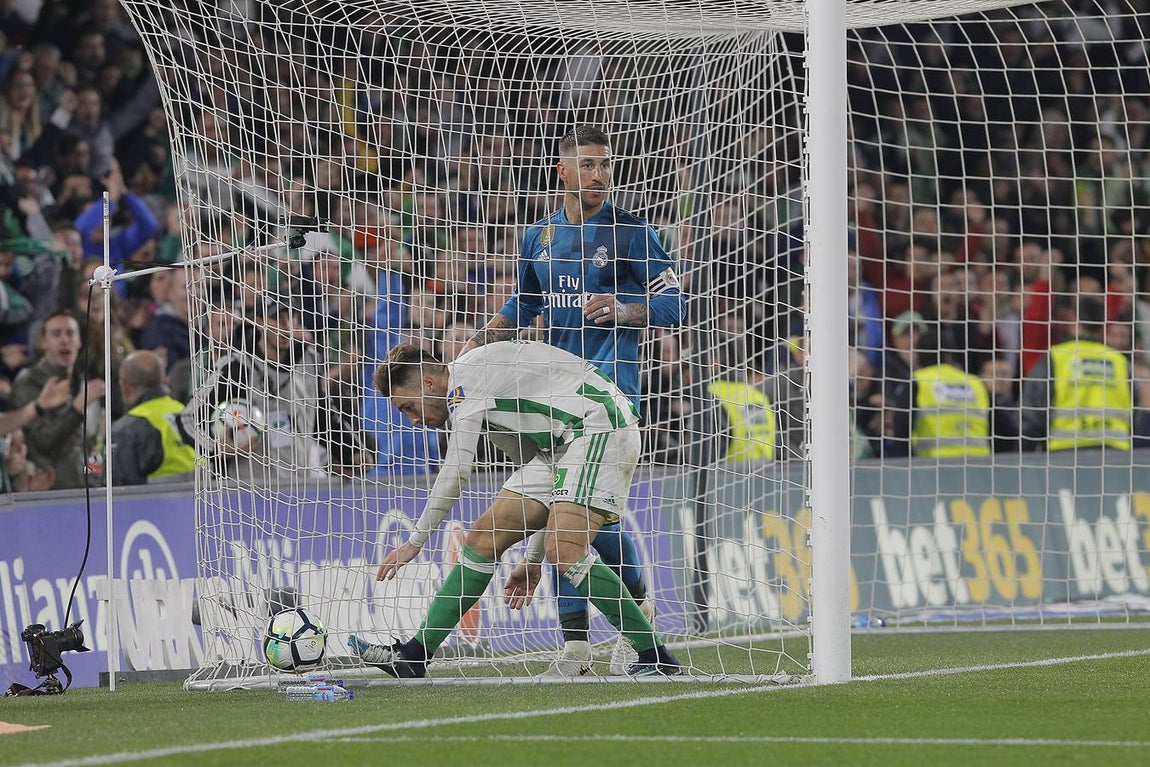 Las imágenes más trepidantes del Real Betis-Real Madrid (3-5)