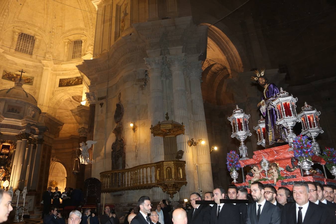 FOTOS: Vía Crucis Oficial de Hermandades de Cádiz 2018