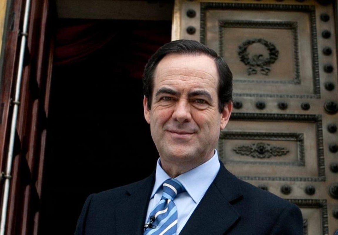 José Bono, fotografiado en 2011 con una impecable cabellera negra, fruto de los injertos capilares. 