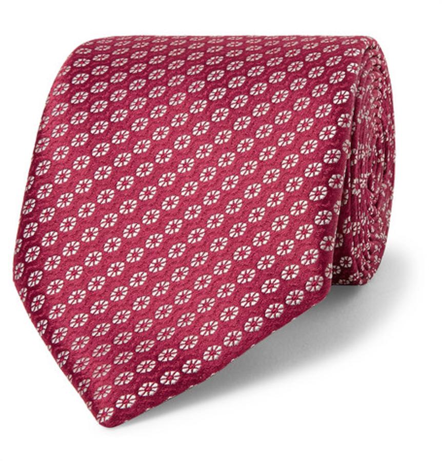 Corbata de Charvet. Con una medida de 7,5 cm de ancho, realizada en seda en tonos rojos (Precio: 200 euros)