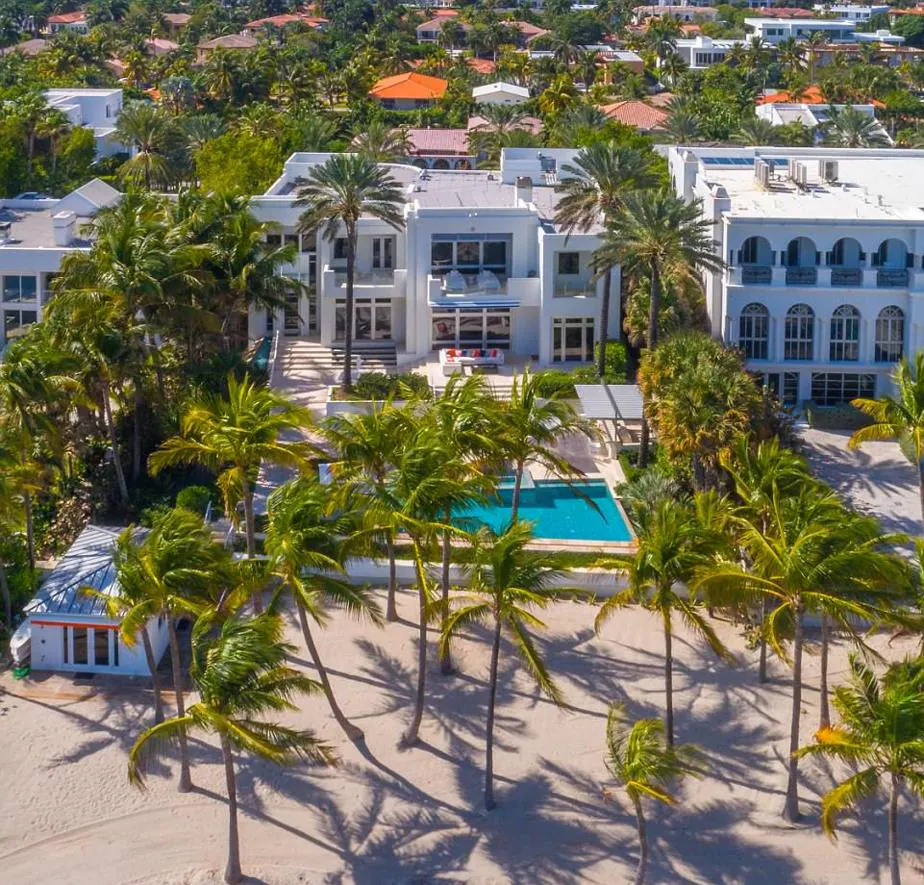 Vivir en el museo. El diseñador y su esposa se compraron esta imponente mansión en 2013.  Está situada en la costa atlántica de Florida - entre Miami Beach y Fort Lauderdale- la pareja la eligió para exhibir su enorme colección de arte pop y post-pop a gran escala