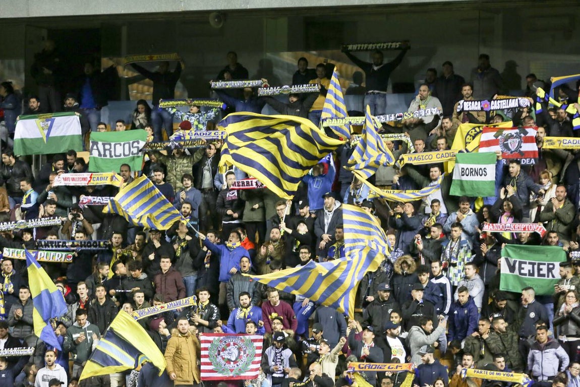 FOTOS: Búscate en las gradas de Carranza