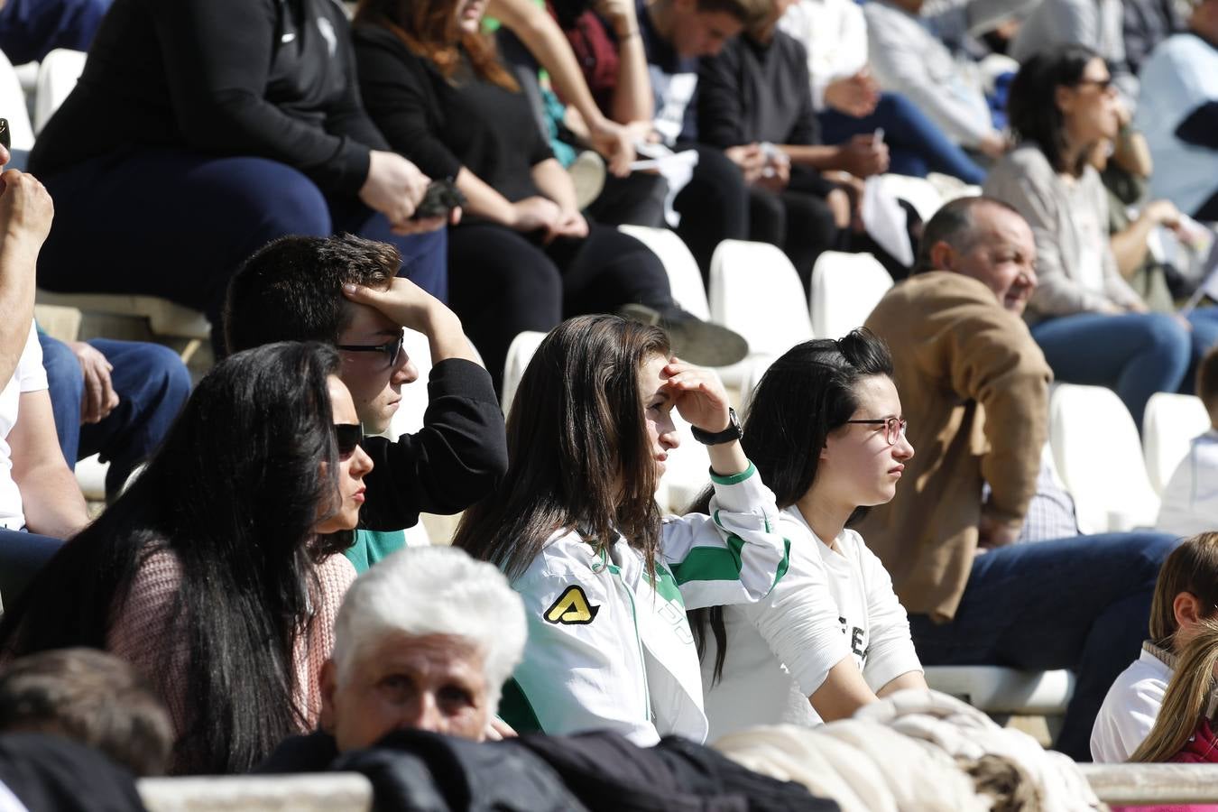 El ambiente en las gradas de El Arcángel, en imágenes