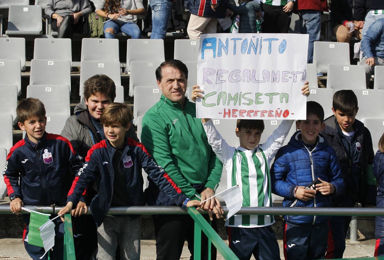 El ambiente en las gradas de El Arcángel, en imágenes