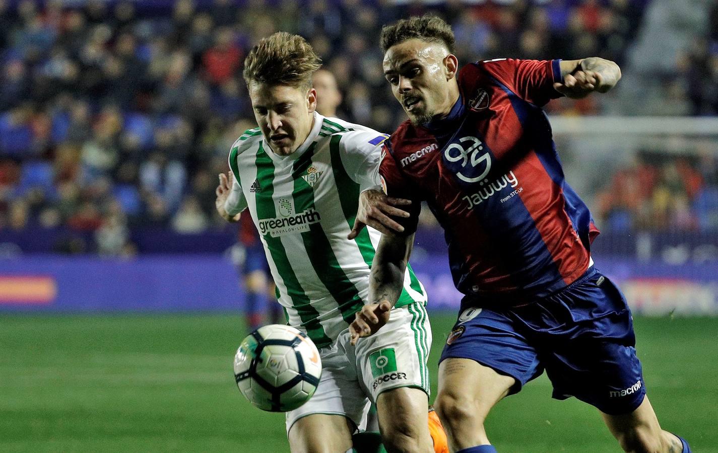 La victoria del Betis frente al Levante en imágenes