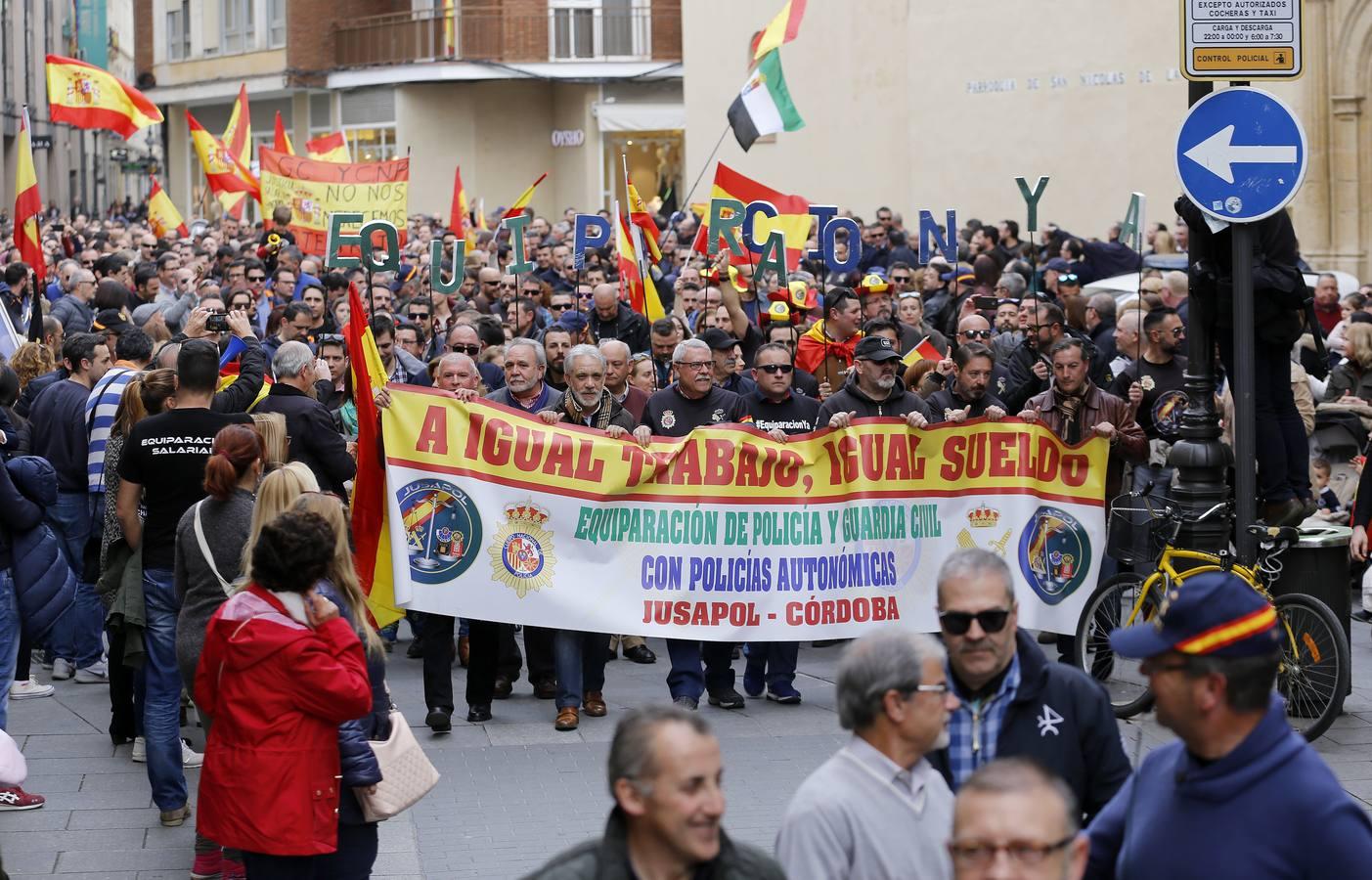 La manifestación de Córdoba por la equiparación salarial de policías y guardias civiles, en imágenes