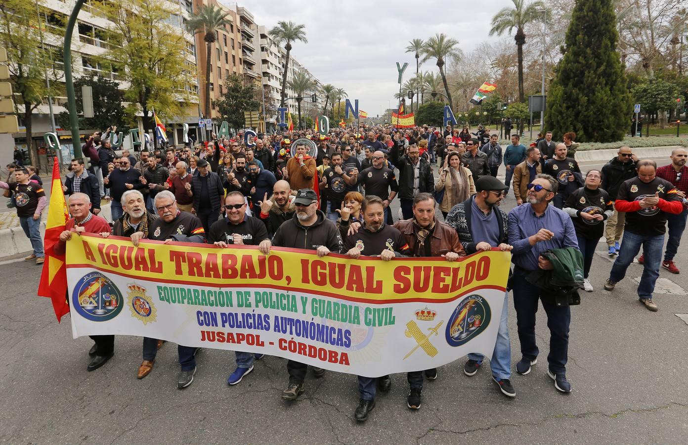 La manifestación de Córdoba por la equiparación salarial de policías y guardias civiles, en imágenes