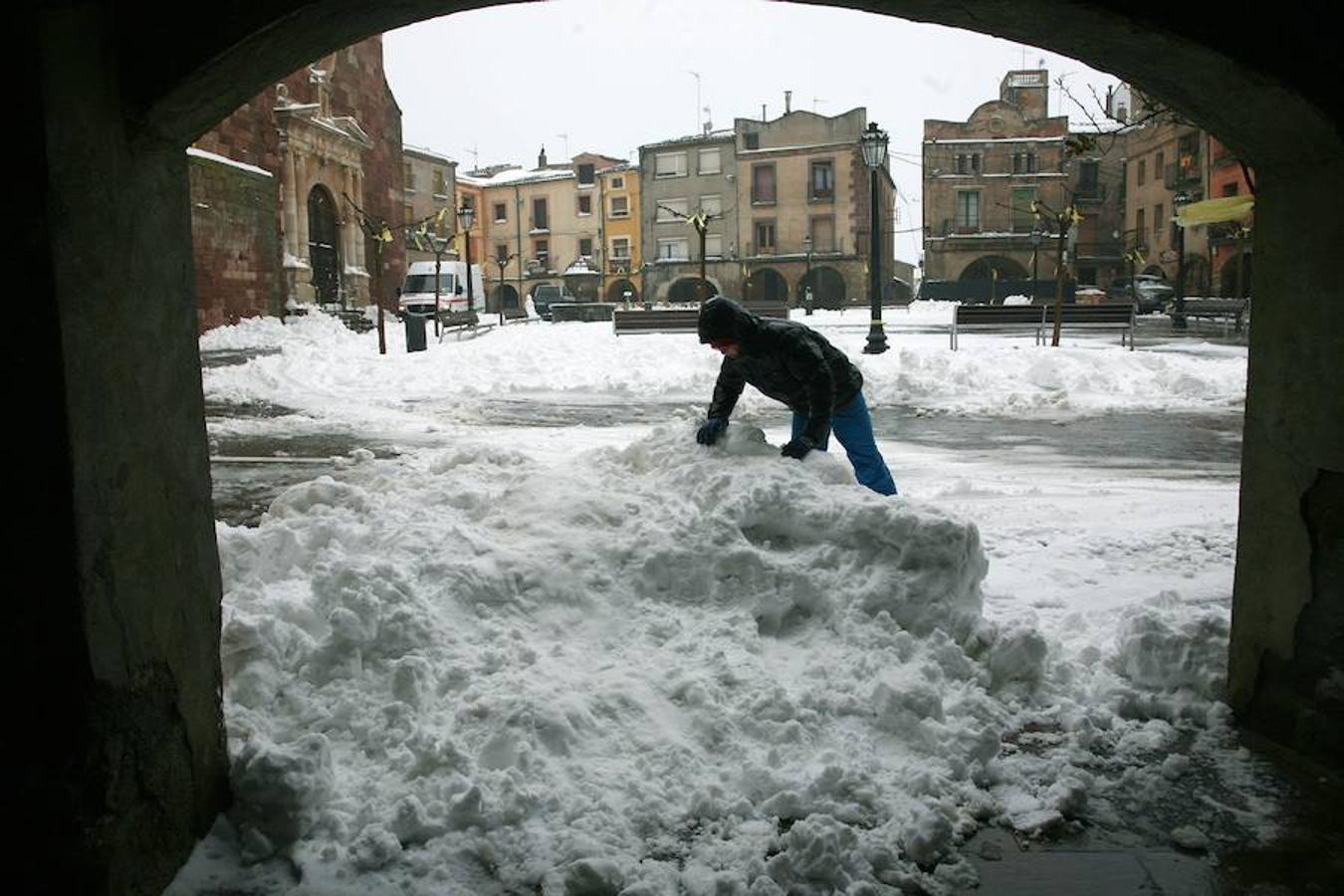 Cataluña se tiñe de blanco con la mayor nevada del invierno