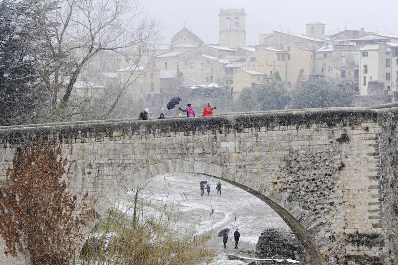 Cataluña se tiñe de blanco con la mayor nevada del invierno