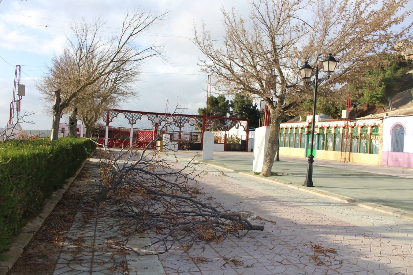 Destrozos en el recinto ferial de Aguilar. 