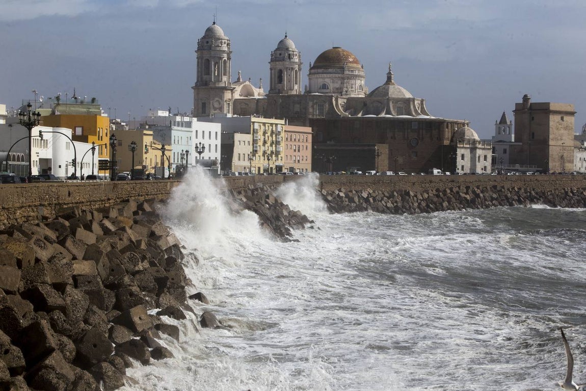 FOTOS: &#039;Emma&#039; castiga a Cádiz con una fuerza desconocida