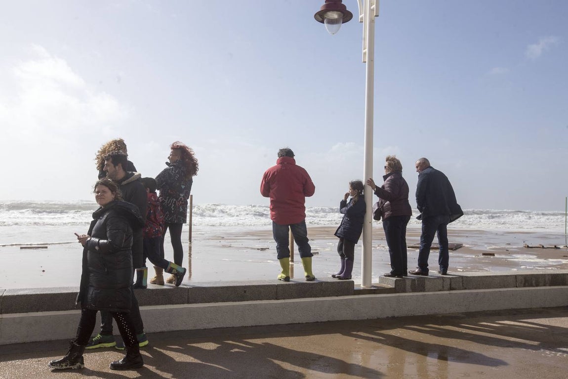 FOTOS: &#039;Emma&#039; castiga a Cádiz con una fuerza desconocida
