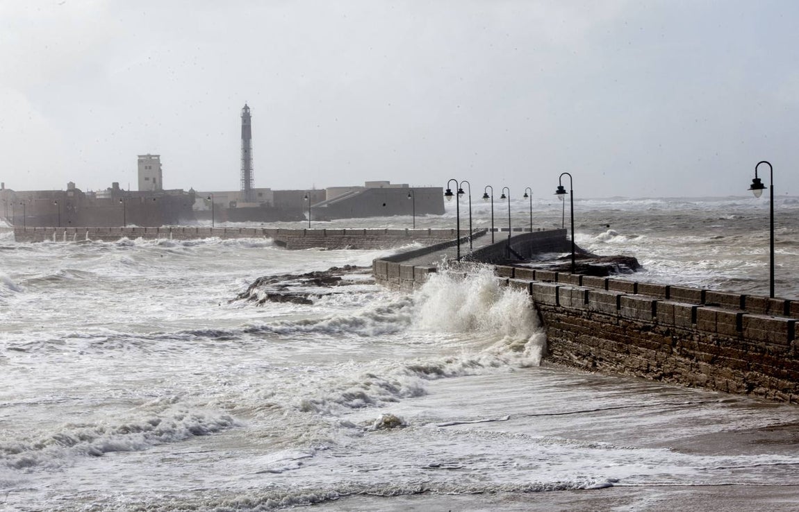FOTOS: &#039;Emma&#039; castiga a Cádiz con una fuerza desconocida