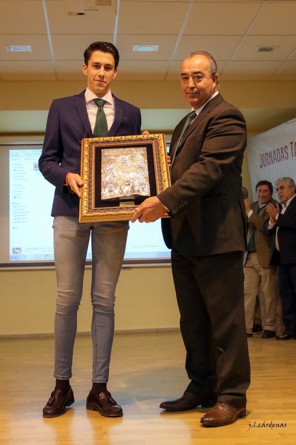 Jorge Molina ganador IV Alfarero de Plata. 