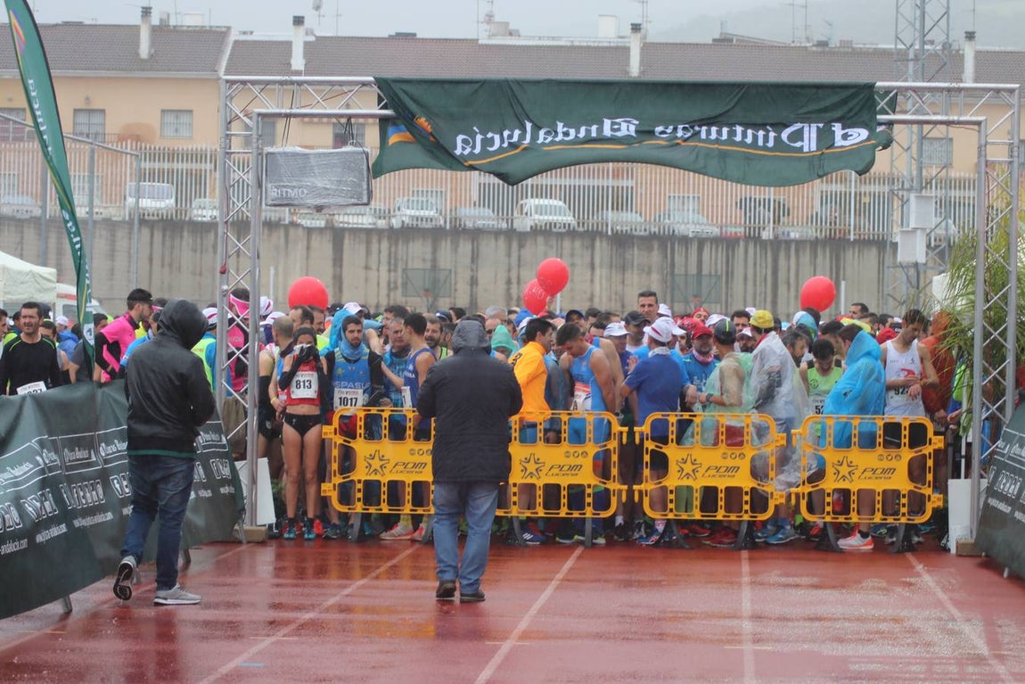 La lluviosa Media Maratón de Lucena, en imágenes
