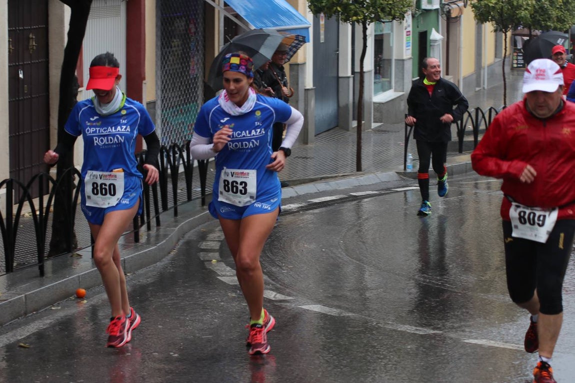 La lluviosa Media Maratón de Lucena, en imágenes