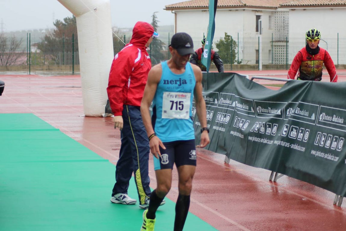 La lluviosa Media Maratón de Lucena, en imágenes