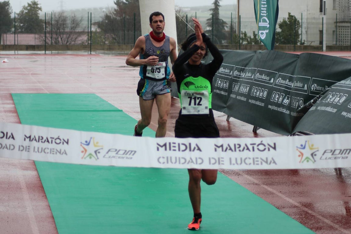 La lluviosa Media Maratón de Lucena, en imágenes