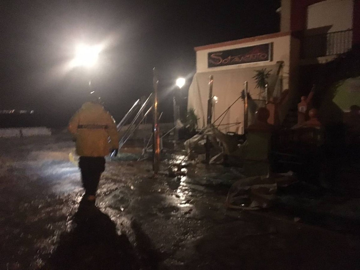 Un tornado arrasa Puerto Sherry