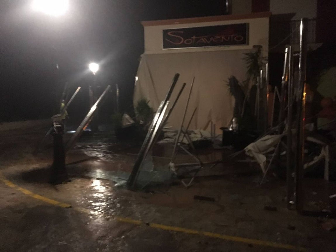 Un tornado arrasa Puerto Sherry