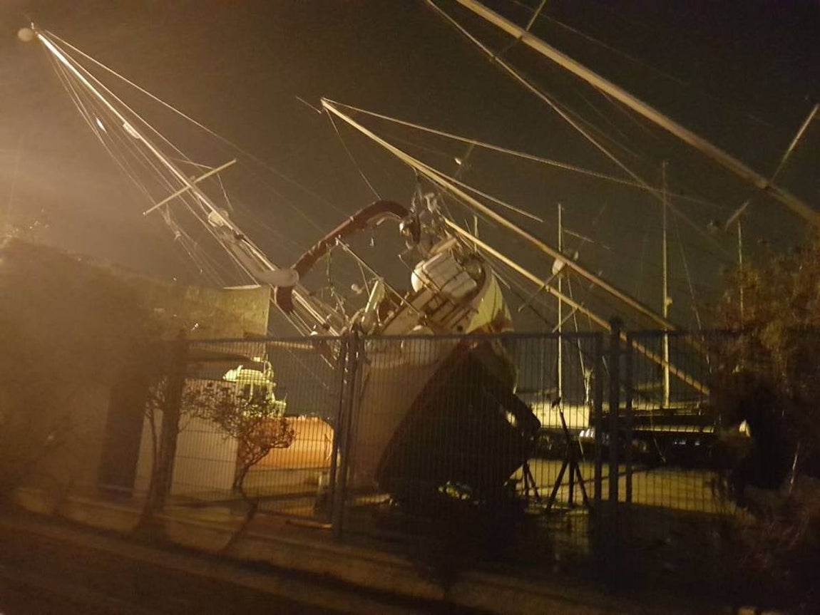 Un tornado arrasa Puerto Sherry