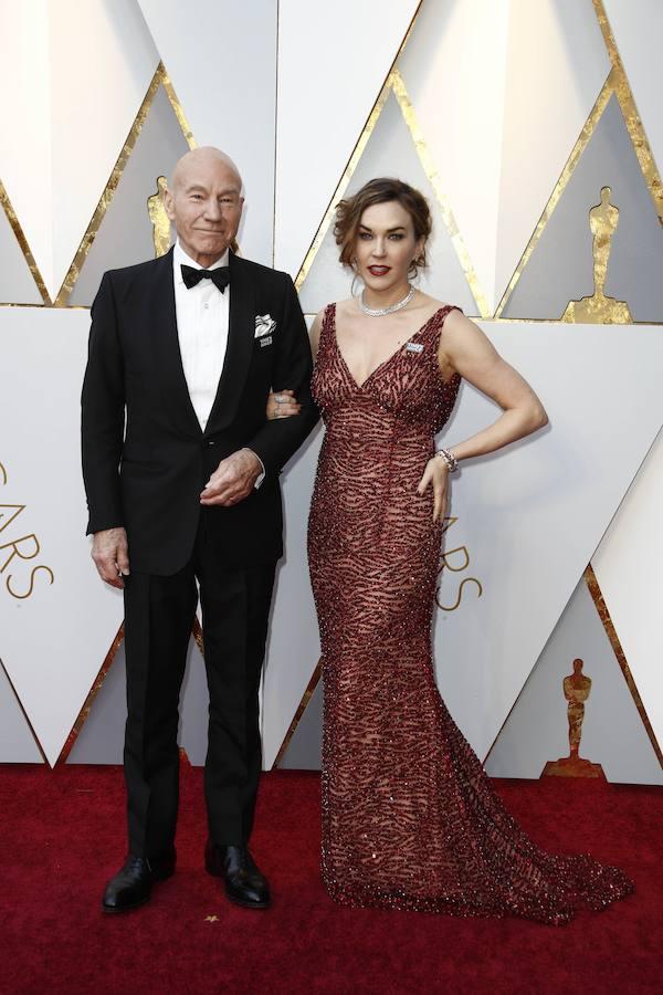 Patrick Stewart en la alfombra roja de los Oscar 2018. 