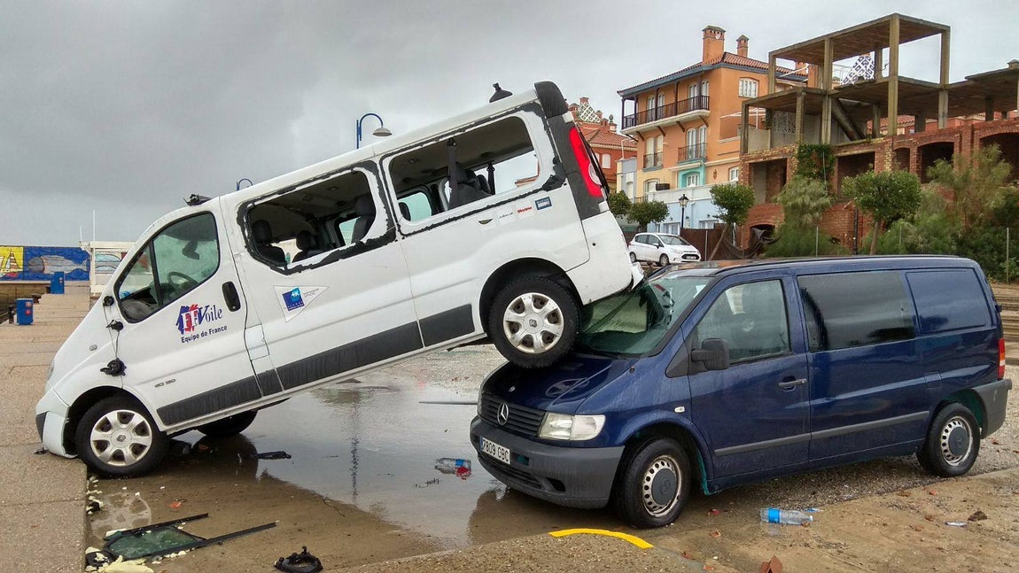 Así amanece Puerto Sherry tras el tornado