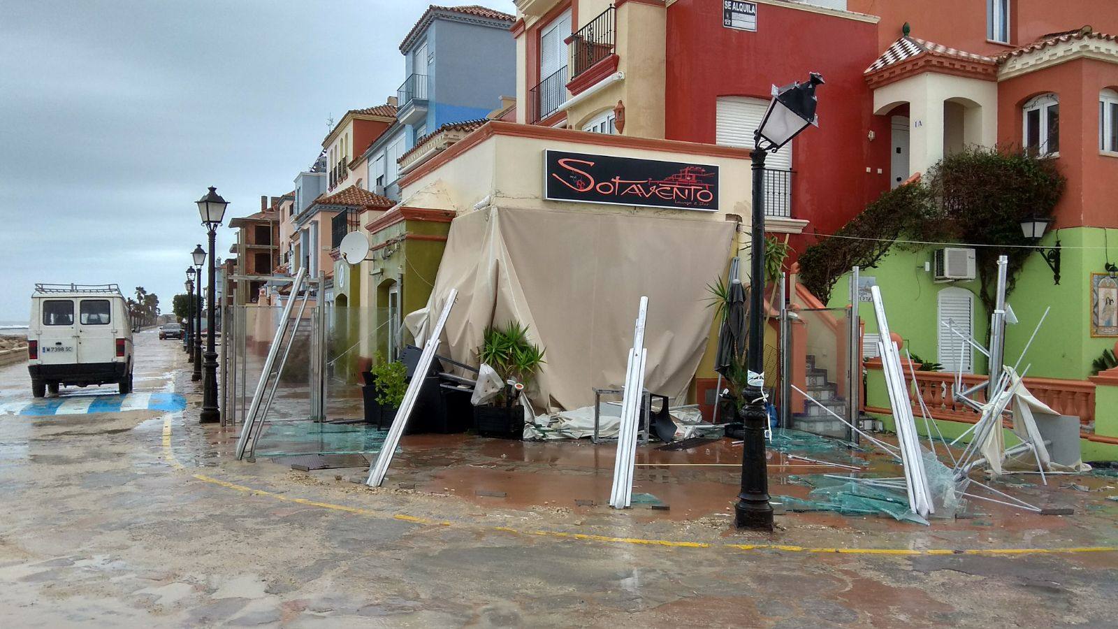 Así amanece Puerto Sherry tras el tornado