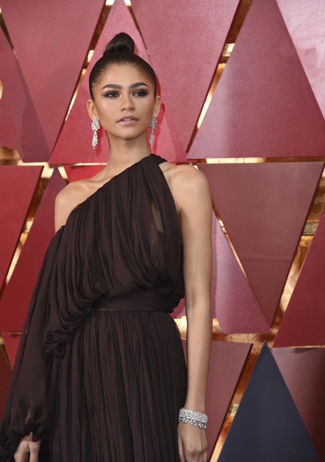 Zendaya Coleman. Lucía pendientes y brazalete de Bulgari