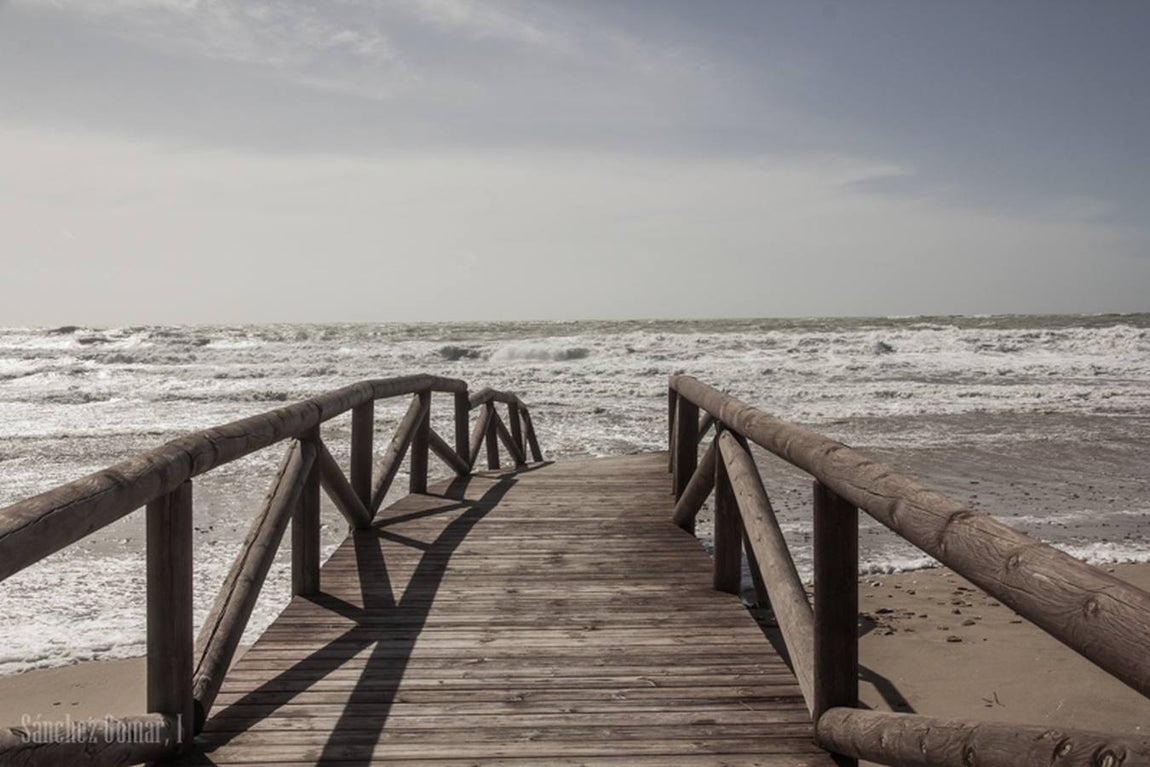 La playa de Camposoto en San Fernando tras el temporal