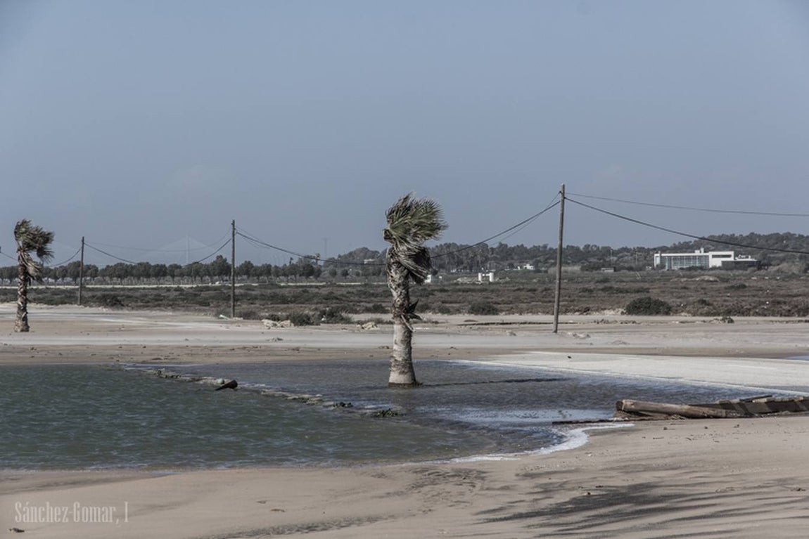 La playa de Camposoto en San Fernando tras el temporal