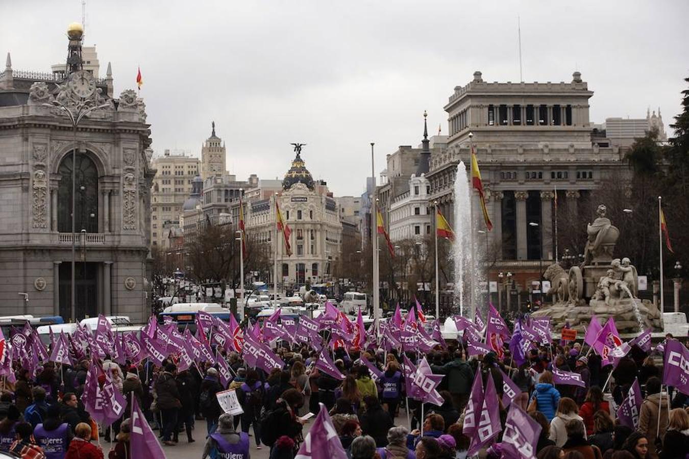 Concentración convocada por los sindicatos en la Plaza de la Cibeles, a las puertas del Ayuntamiento de Madrid, con motivo del Día de la Mujer.. 