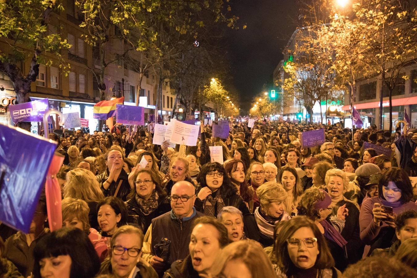 En imágenes, la multitudinaria manifestación feminista en Córdoba