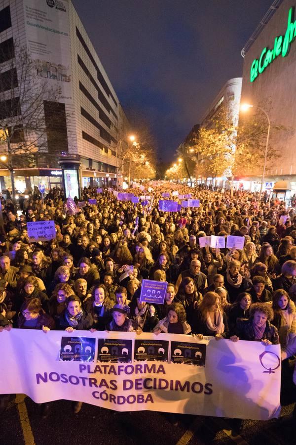En imágenes, la multitudinaria manifestación feminista en Córdoba