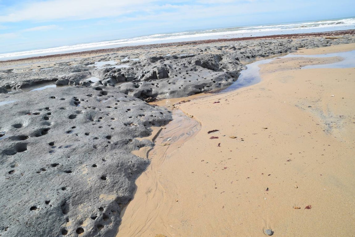 FOTOS: Así ha quedado la playa de Camposoto en San Fernando