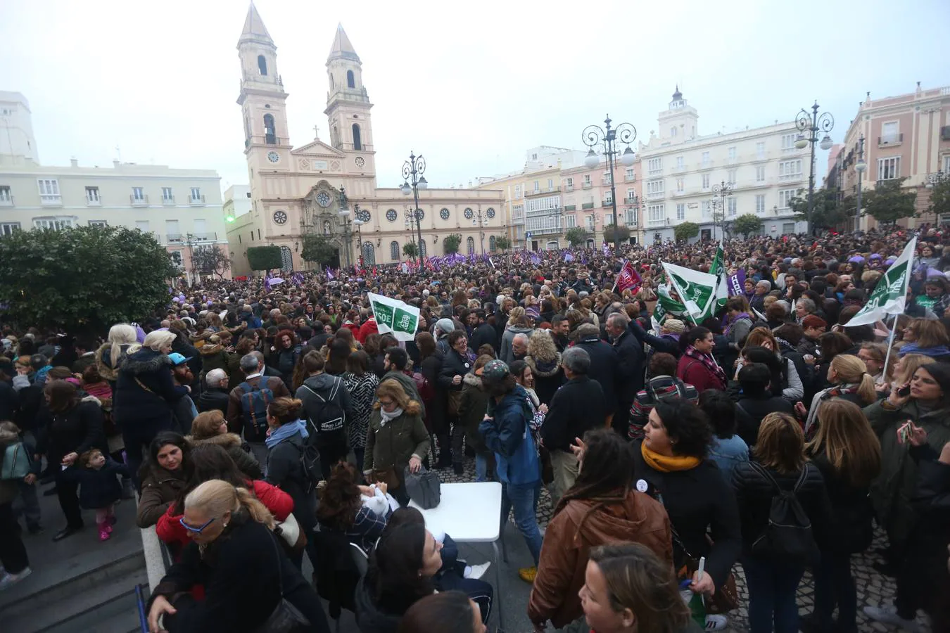 FOTOS: Marcha masiva en Cádiz por el Día Internacional de la Mujer