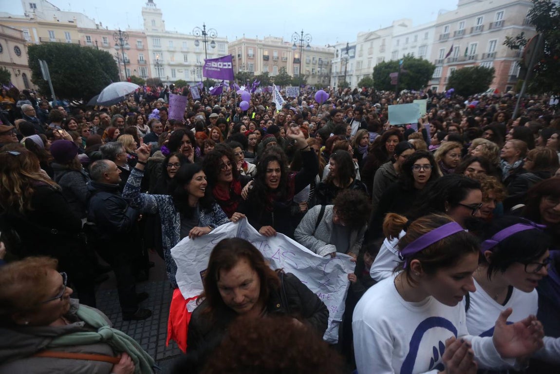 FOTOS: Marcha masiva en Cádiz por el Día Internacional de la Mujer