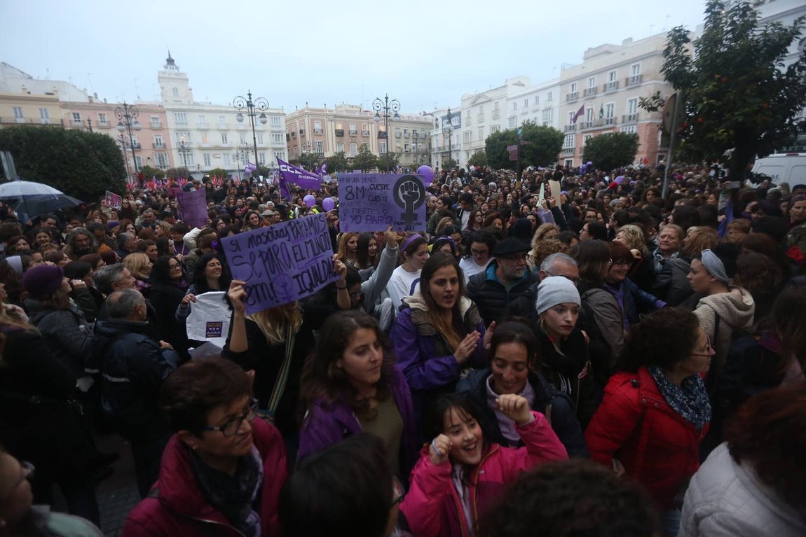 FOTOS: Marcha masiva en Cádiz por el Día Internacional de la Mujer