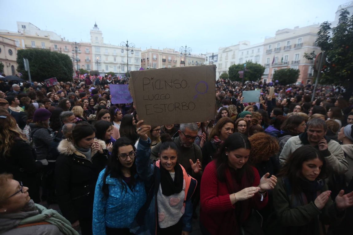 FOTOS: Marcha masiva en Cádiz por el Día Internacional de la Mujer