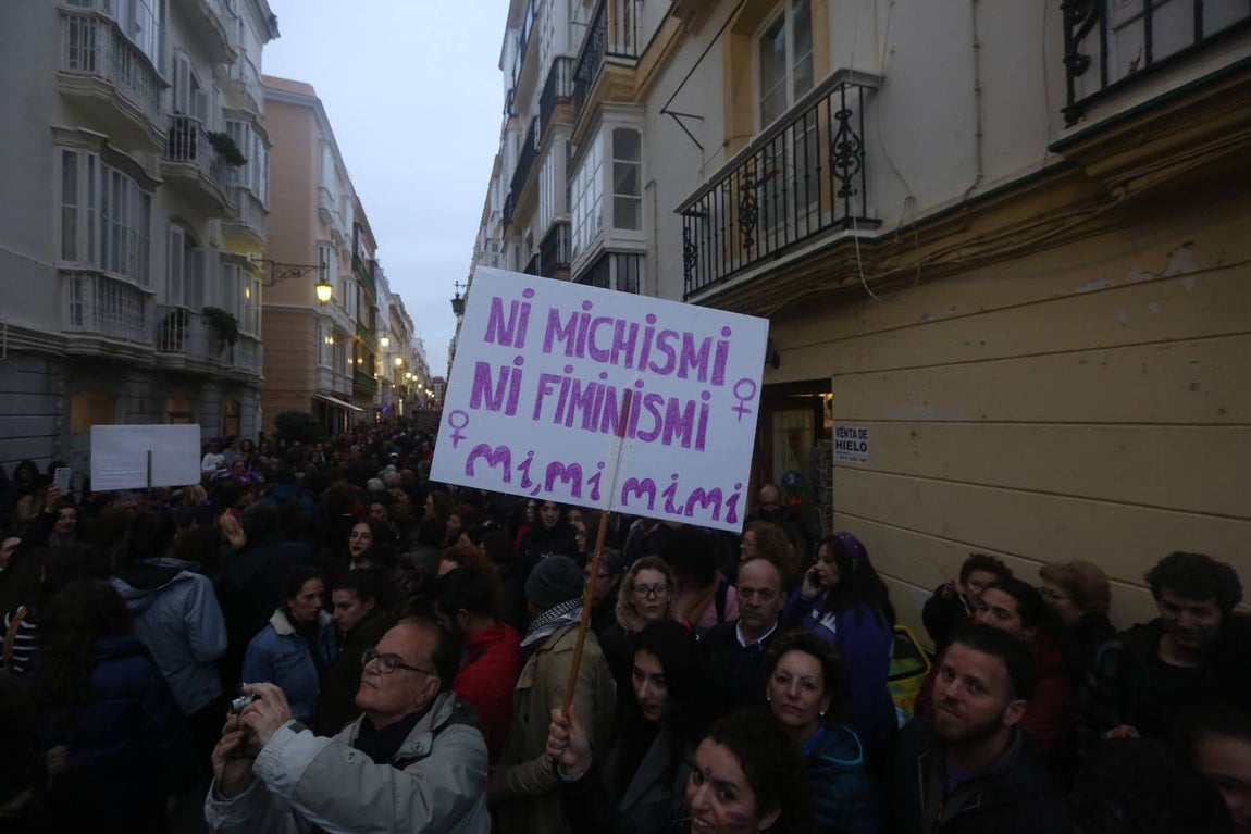 FOTOS: Marcha masiva en Cádiz por el Día Internacional de la Mujer