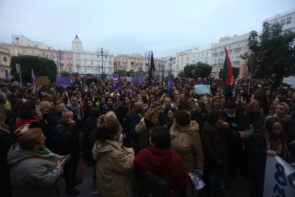 FOTOS: Marcha masiva en Cádiz por el Día Internacional de la Mujer