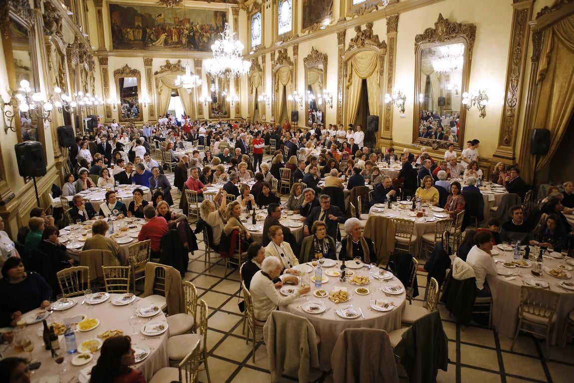 La comida benéfica de la Fundación Bangassou en Córdoba, en imágenes