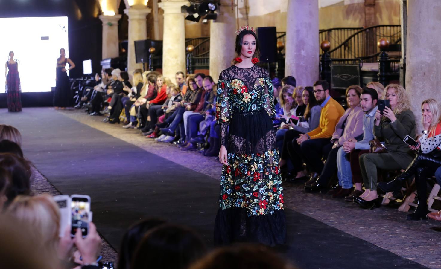 En imágenes, el desfile de moda flamenca en las Caballerizas Reales de Córdoba