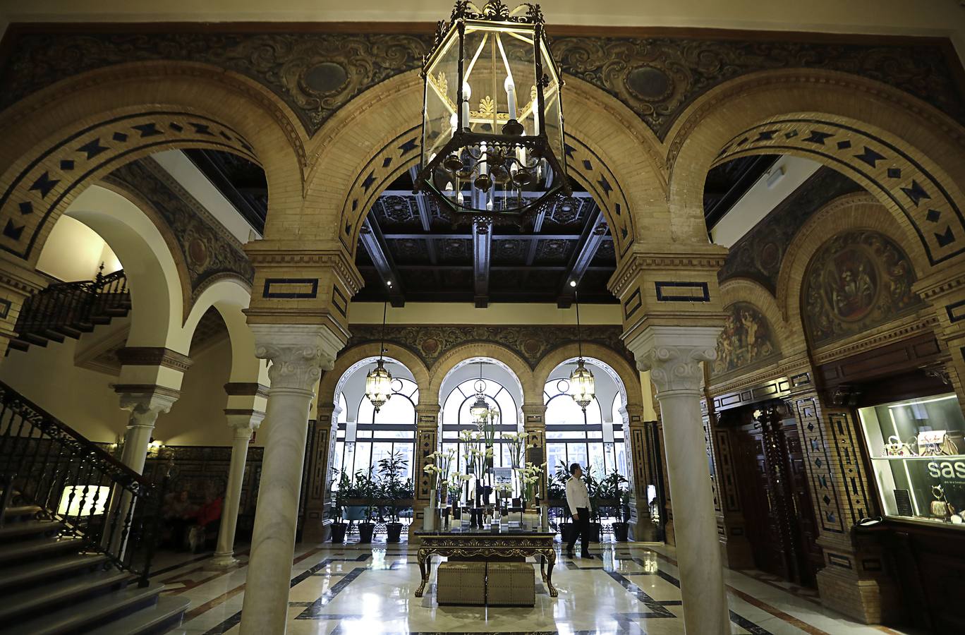 El Hotel Alfonso XIII, visto al detalle