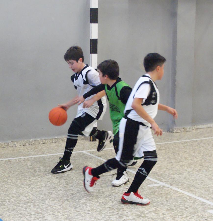 Las mejores imágenes del partido de baloncesto entre Escuelas Pías Aluche y Obispo Perello