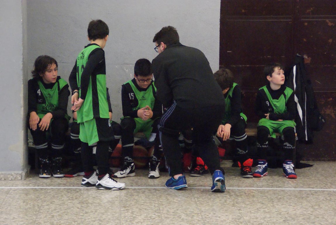 Las mejores imágenes del partido de baloncesto entre Escuelas Pías Aluche y Obispo Perello