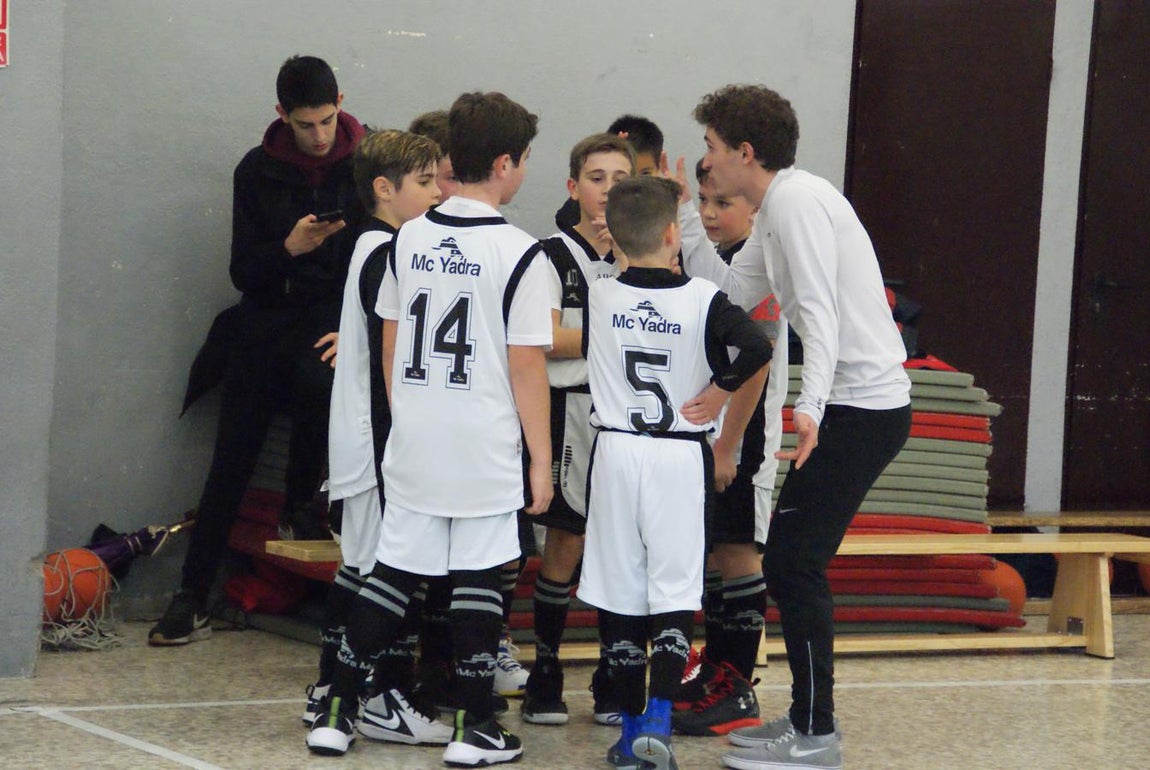 Las mejores imágenes del partido de baloncesto entre Escuelas Pías Aluche y Obispo Perello