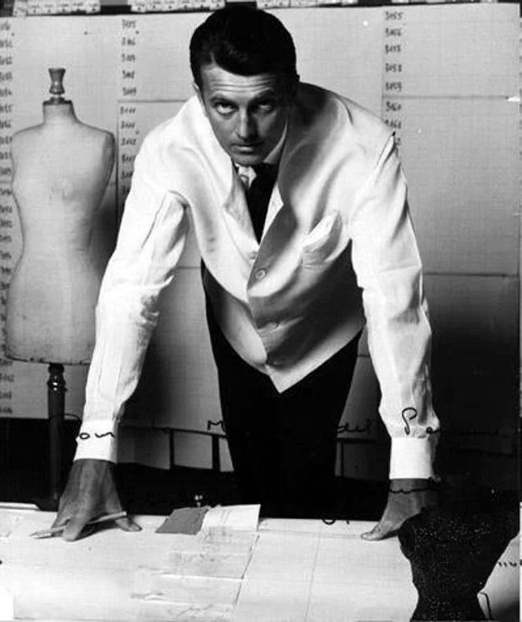 «Hubert de Givenchy pudo combinar dos cualidades raras: ser innovador y atemporal», explicó Bernard Arnault, director de LVMH. 