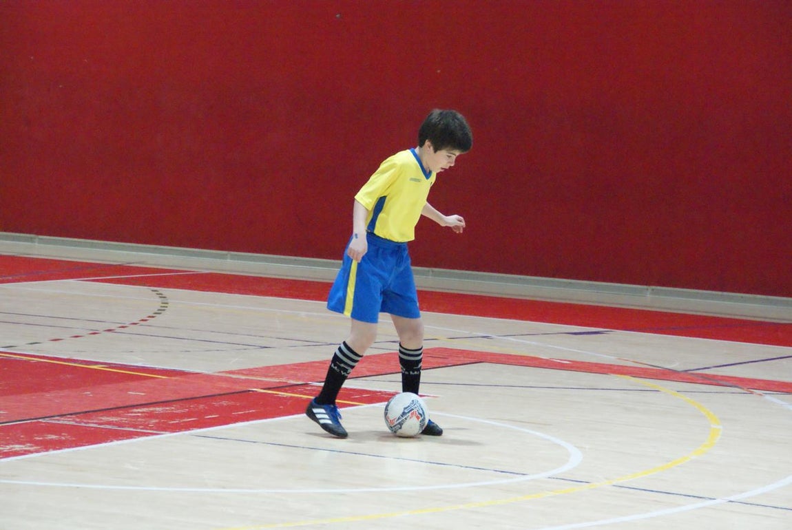 Las mejores imágenes del partido de fútbol sala entre Decroly y Jesús Maestro &quot;B&quot;