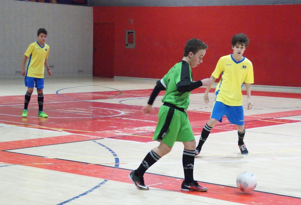 Las mejores imágenes del partido de fútbol sala entre Decroly y Jesús Maestro &quot;B&quot;